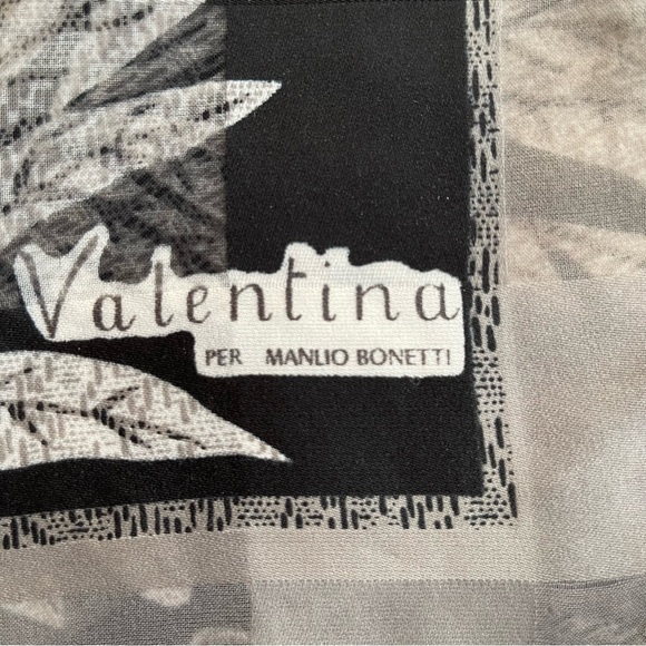 Valentina Scarf Per Manlio Bonetti 32” x 32” Floral Black & White Made In Italy - Picture 3 of 7